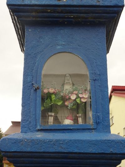 Figurka Matki Bożej w ścianie p&oacute;łnocno-wschodniej kapliczki przy ul. Pogwizdowskiej 51. Materiały Biura Miejskiego Konserwatora Zabytk&oacute;w UM Rzeszowa